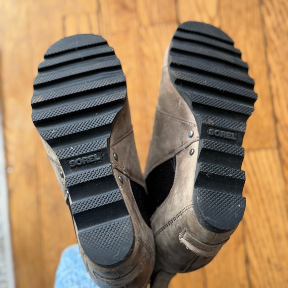 Sorel Lea Wedge Chelsea Boot - Size 6 - Picture 4 of 5